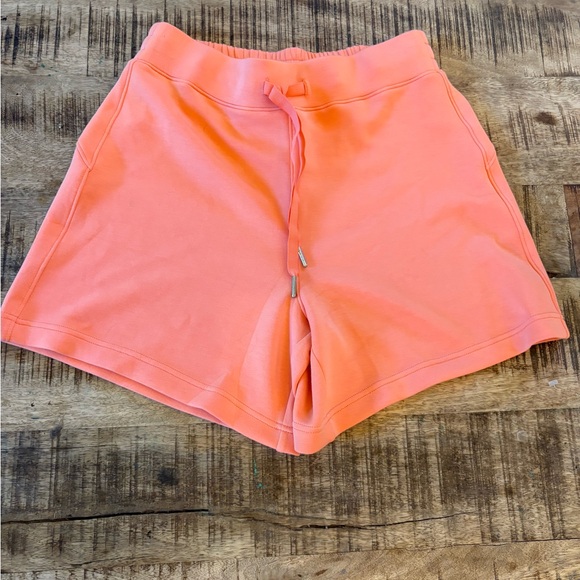 SPANX Sunset Peach Shorts Sz M Air Essentials - Picture 1 of 4